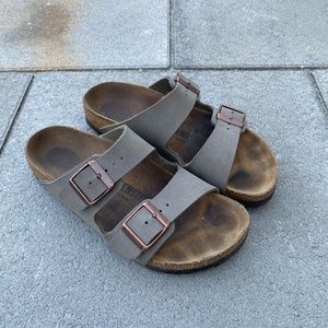 Birkenstock womens’s Arizona Birko-flo mocha sandal